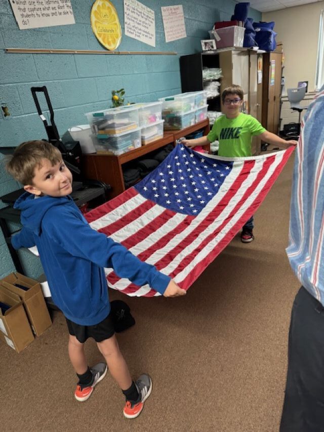 5th Grade Flag Leaders- Learning How To Fold